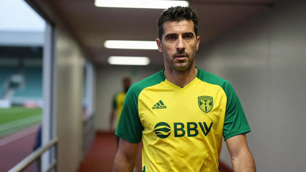 Hollywood star Hugh Jackman has expressed interest in buying a stake in Norwich City, citing his family ties and...
