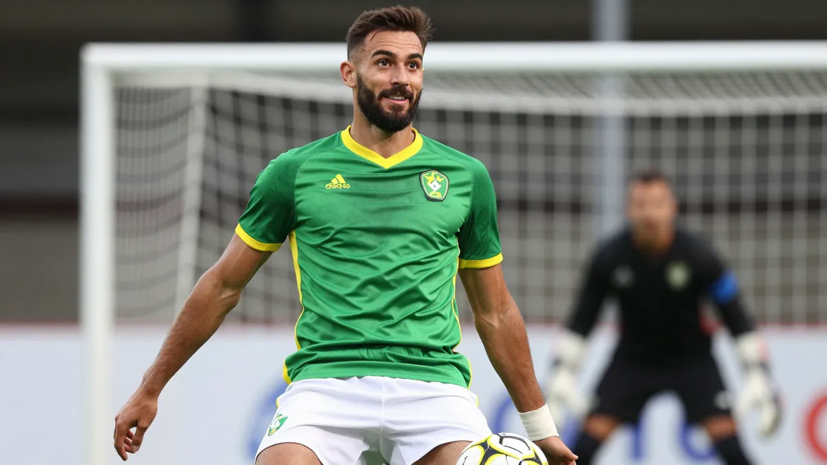 Philippe Clement's Injury Blow Sparks Norwich City Transfer Search